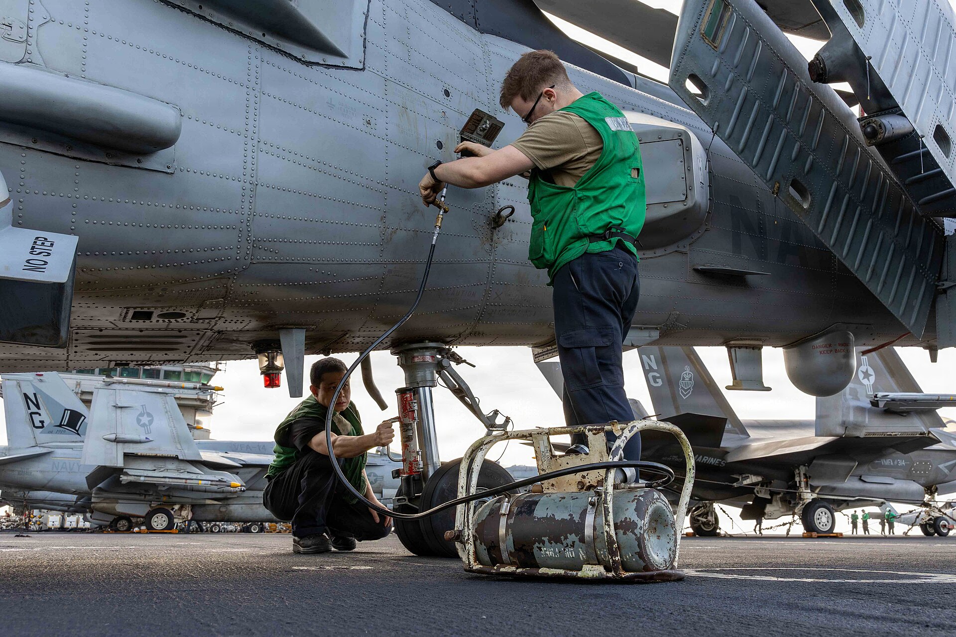 USS Abraham Lincoln 4
