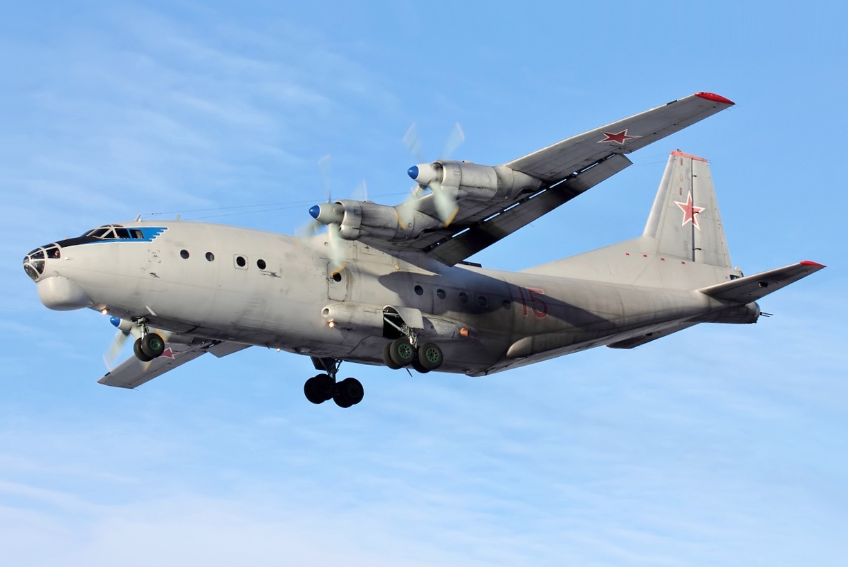 Antonov An-12 1