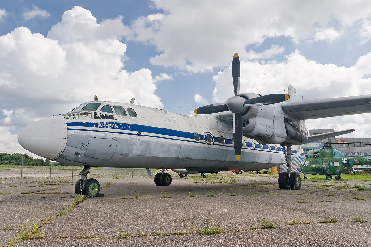 Antonov An-24 2