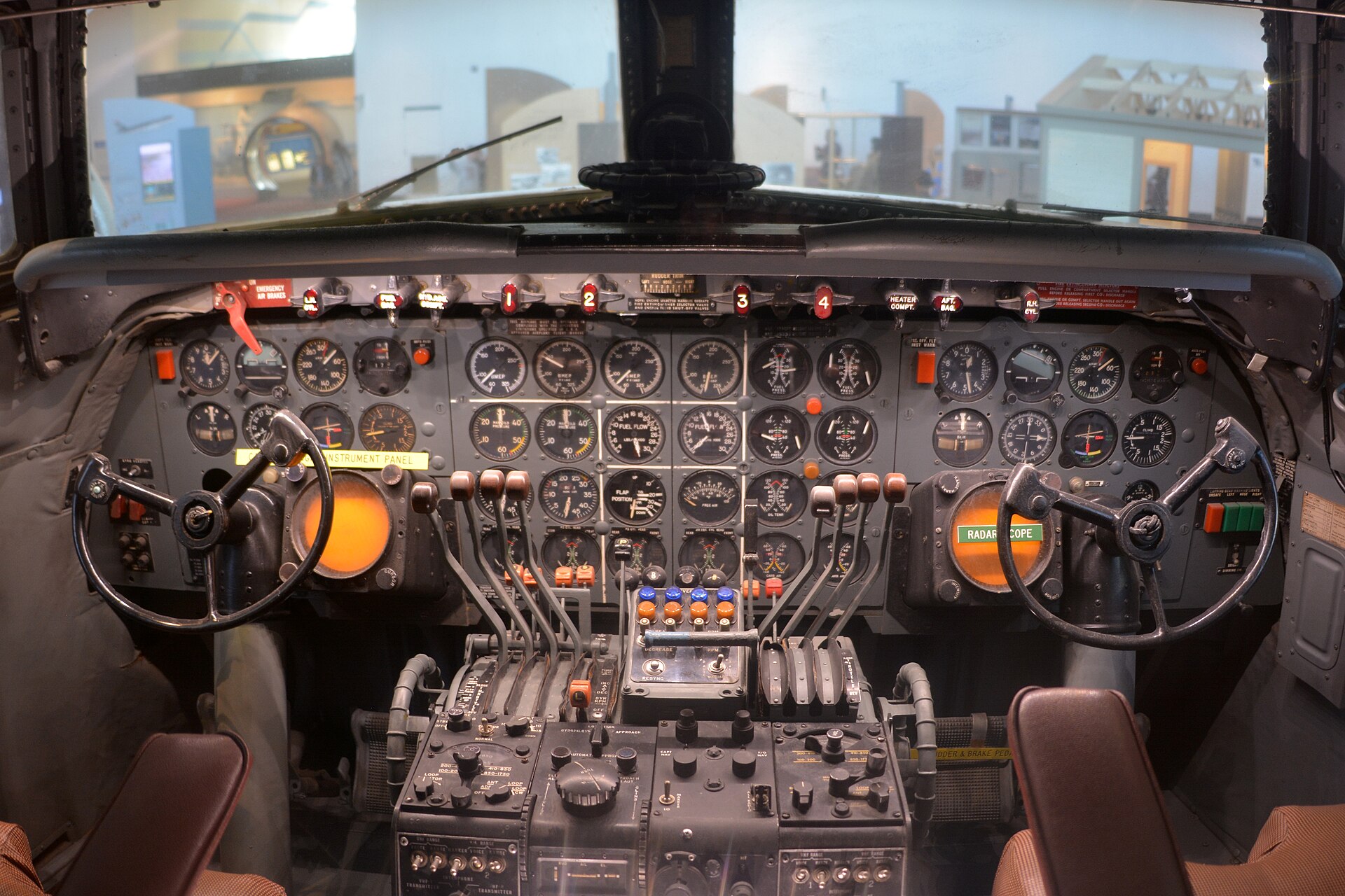 Douglas DC-7 4