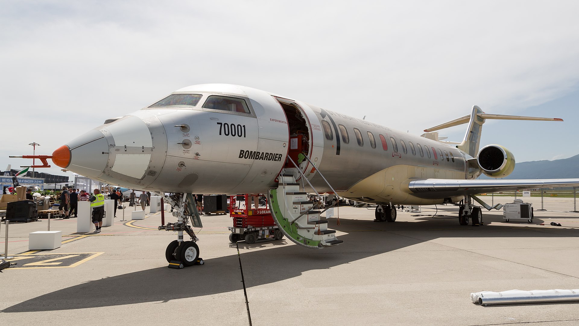 Bombardier Global 8000 2