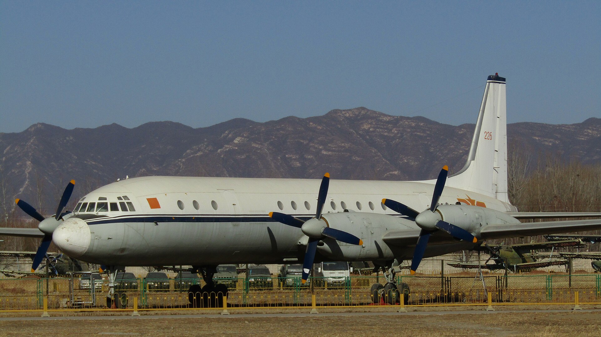 Ilyushin Il-18 1