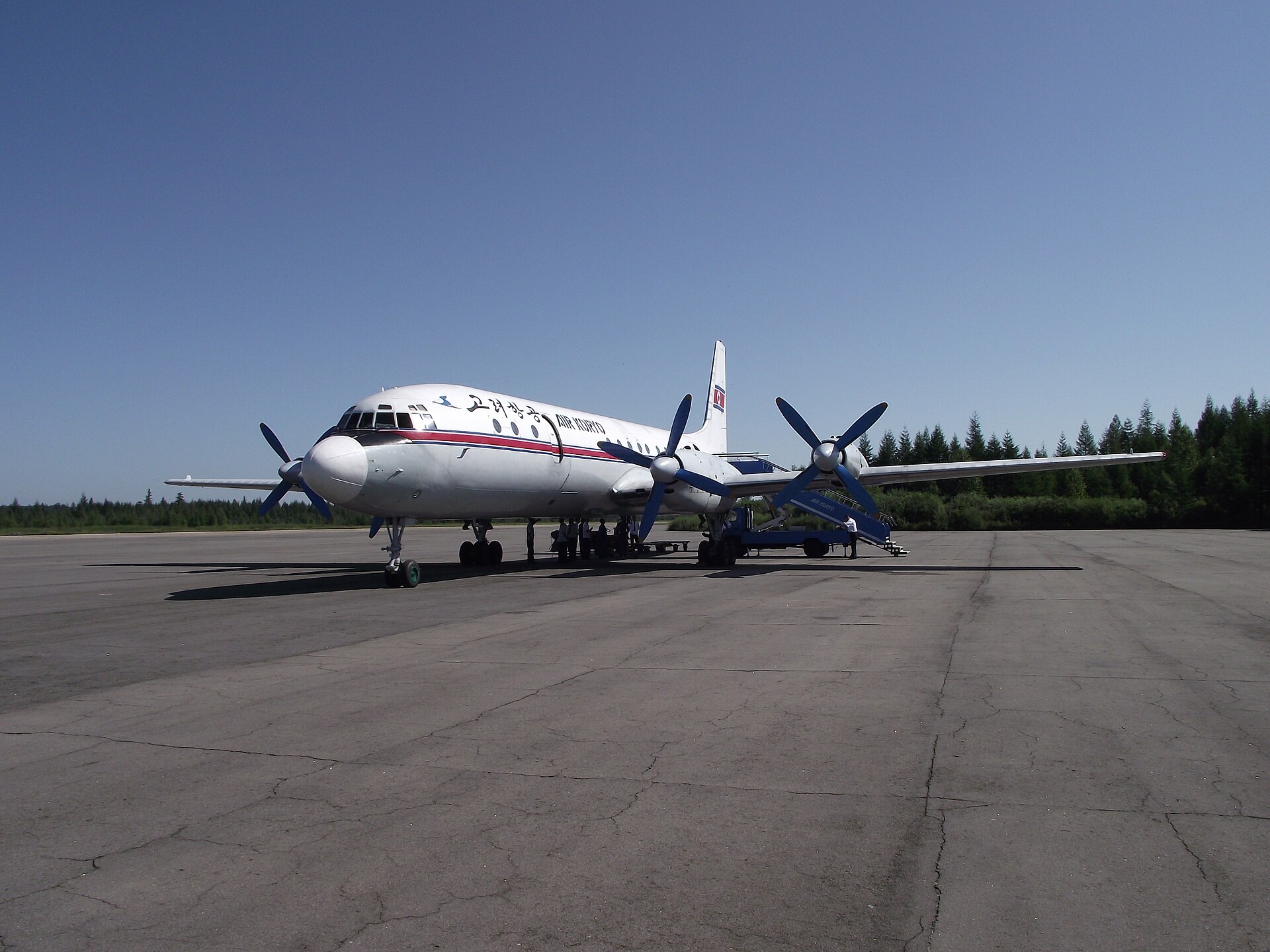 Ilyushin Il-18 4