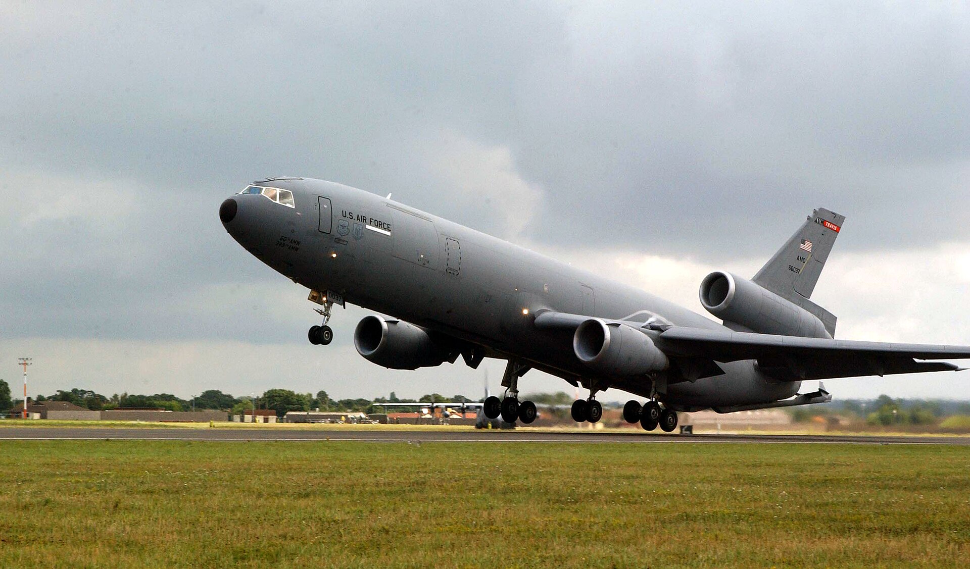 KC-10 Extender 4