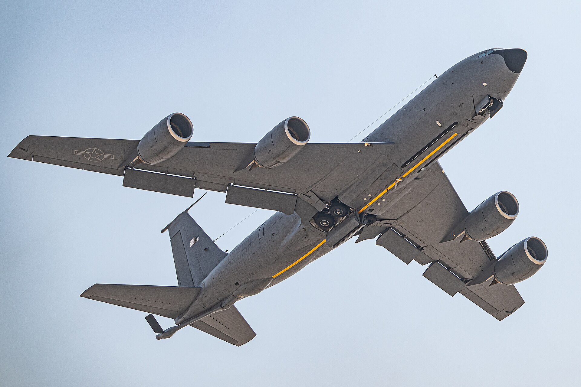 KC-135 Stratotanker 2