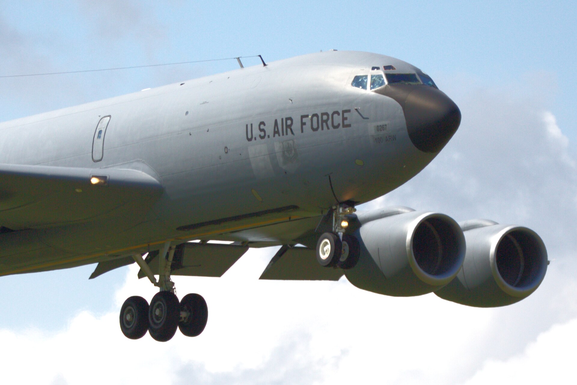 KC-135 Stratotanker 4