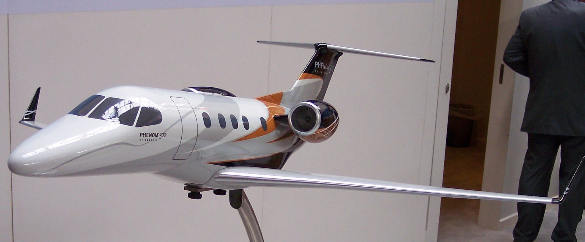 Embraer Phenom 300 3