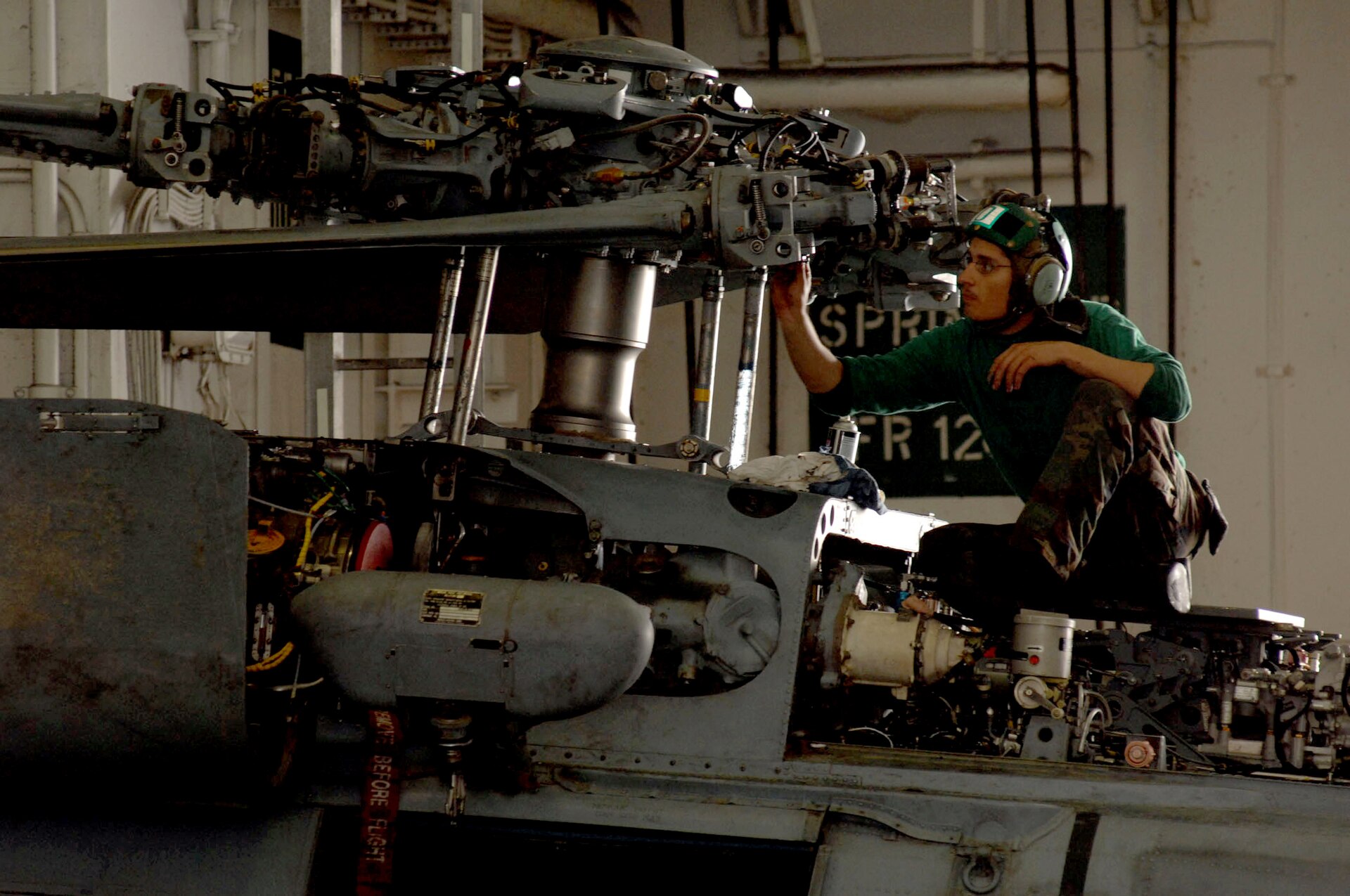 SH-60 Seahawk 4