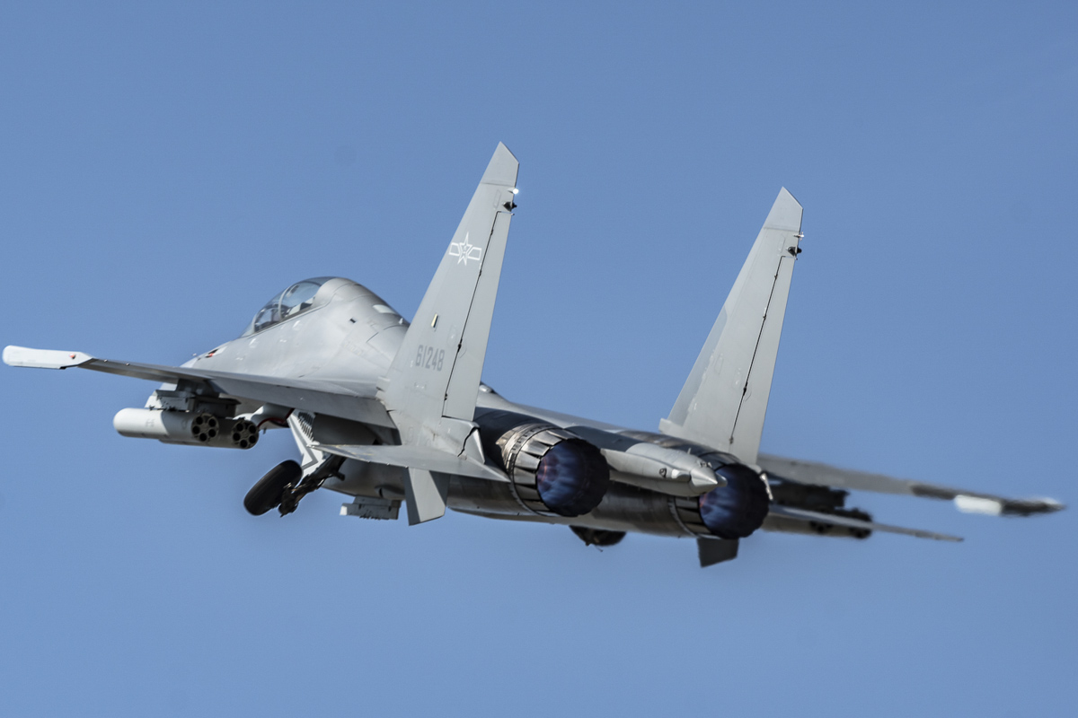 Shenyang J-16 2