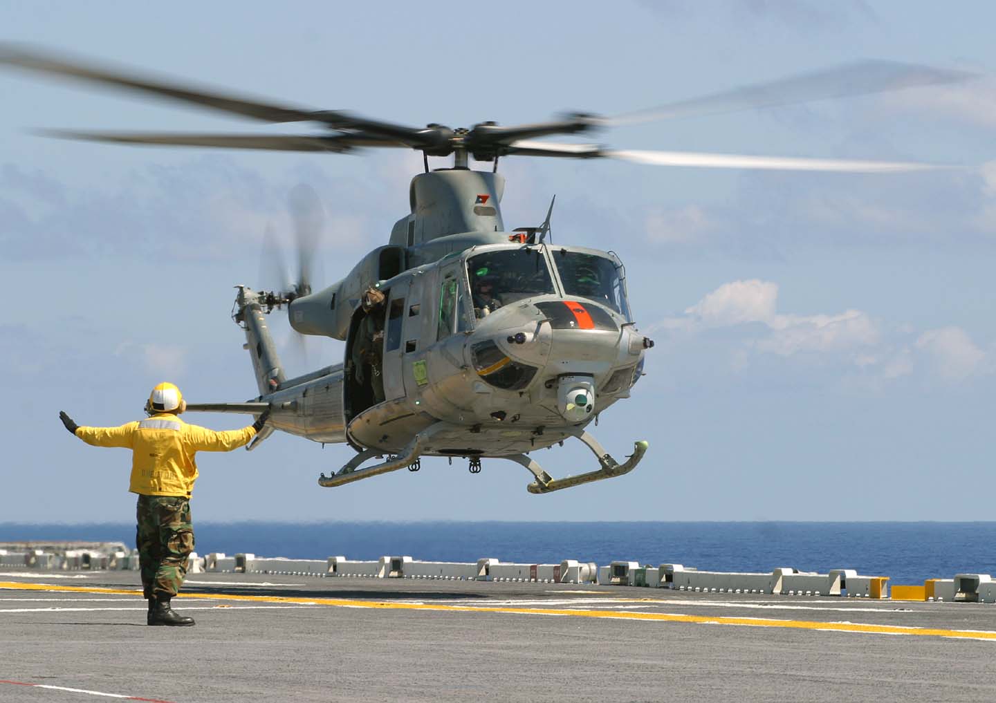UH-1Y Venom 3