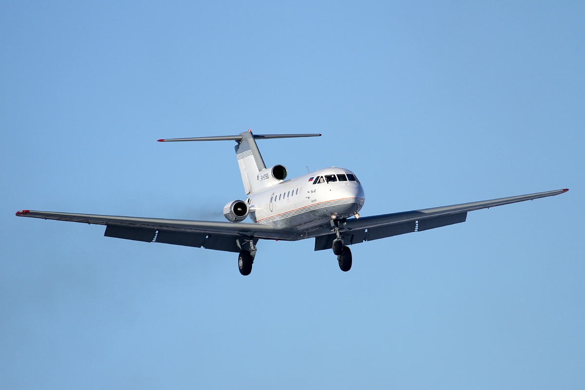 Yakovlev Yak-40 1