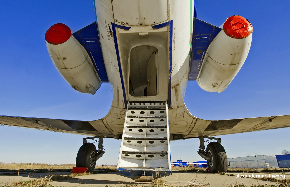 Yakovlev Yak-40 4